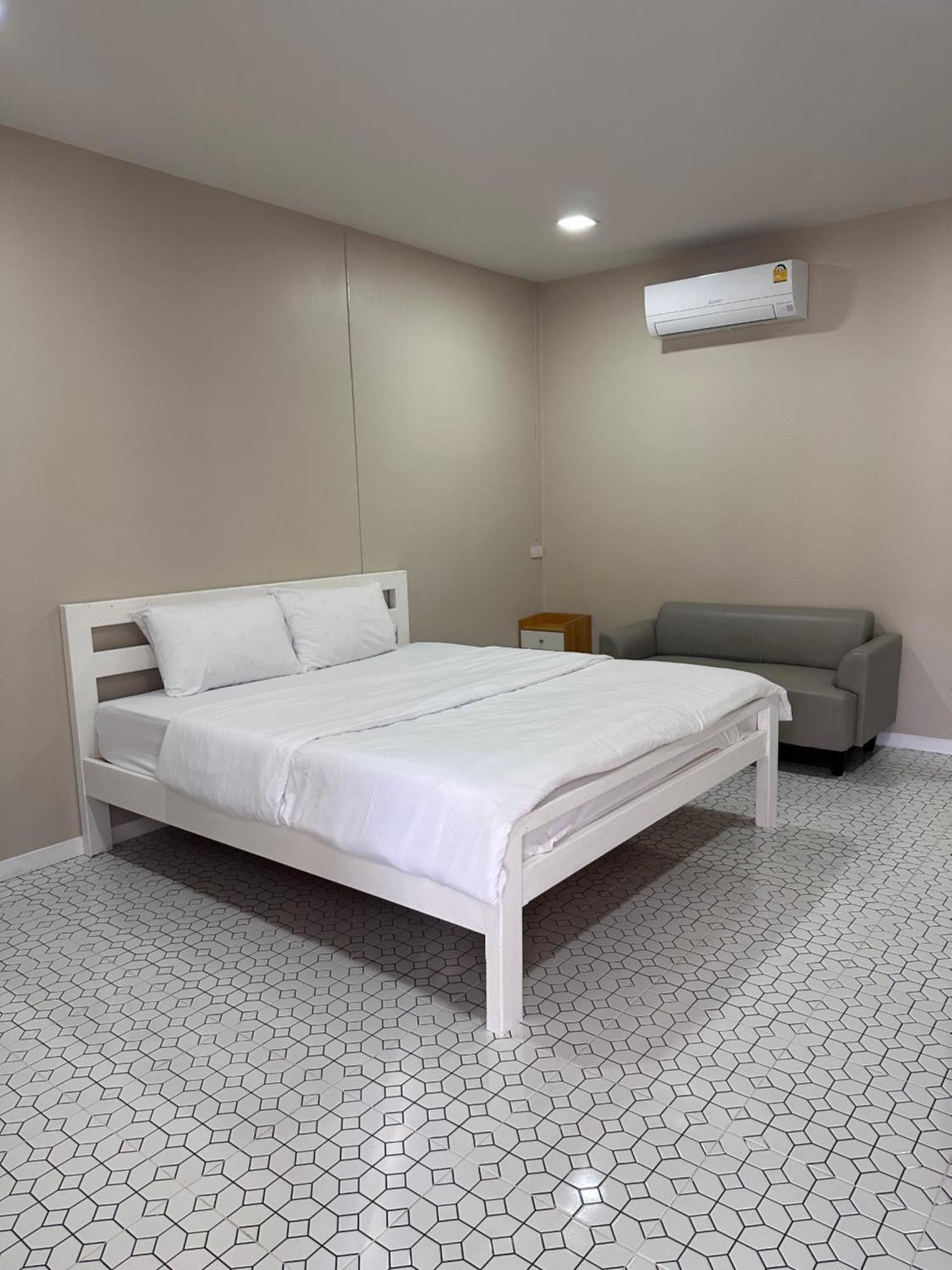 Juni House Chumphon住宿加早餐旅馆 外观 照片